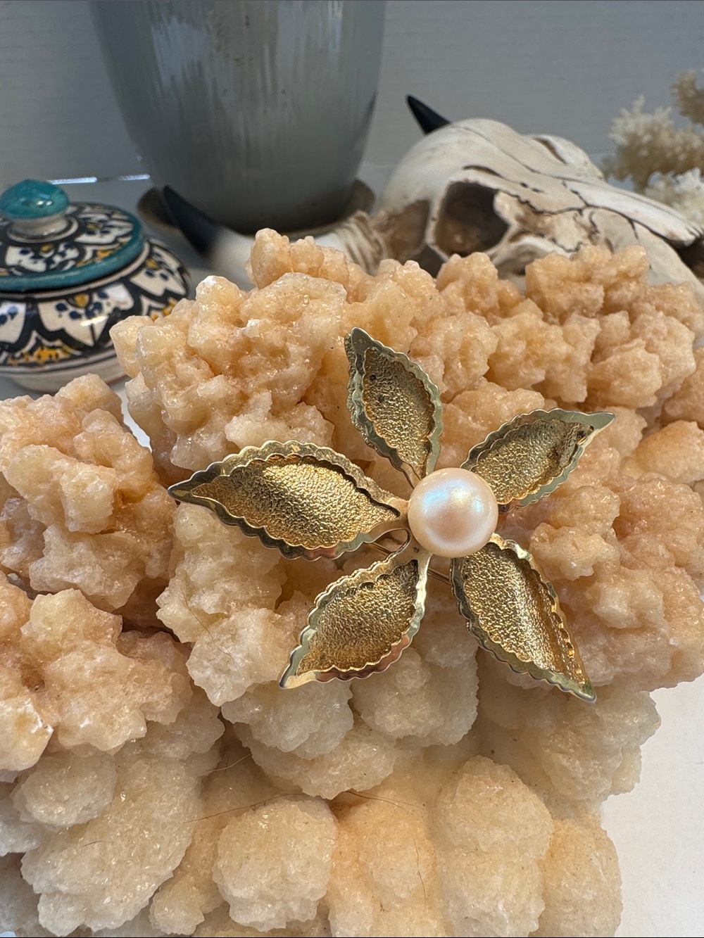 Vintage 1960s Textured Gold Tone Faux Pearl Flower Brooch Pin Layered petals